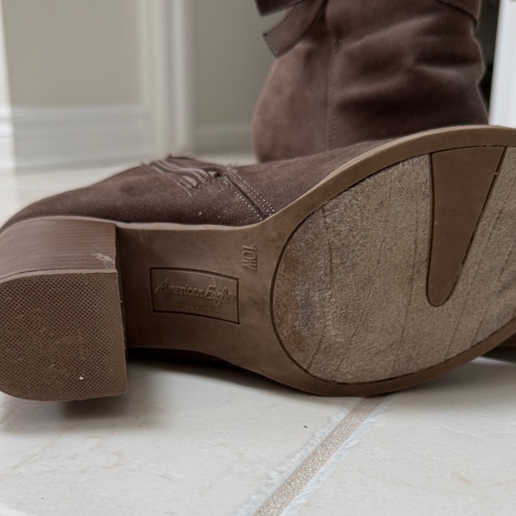 American Eagle Outfitters Dark Brown Suede Ankle Booties with Block Heel - Picture 3 of 3